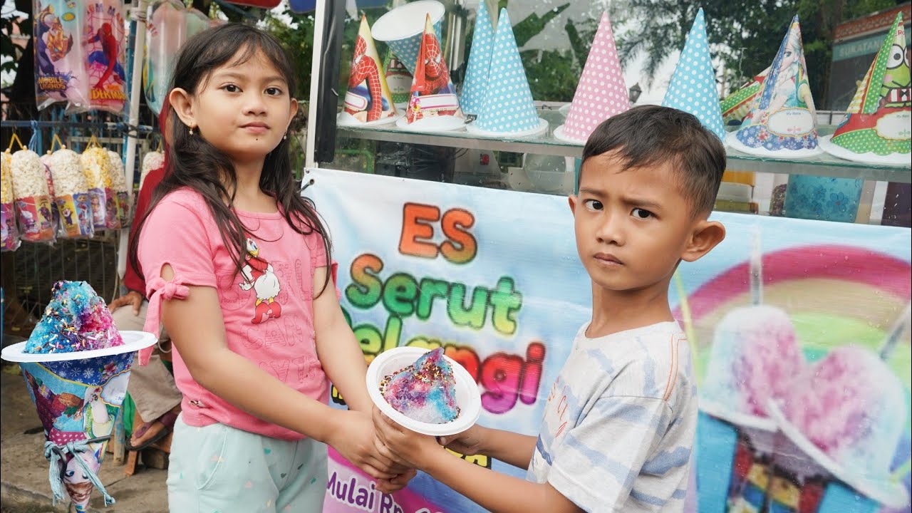 SALSA JADI PENJUAL ES SERUT PELANGI 🌈 Drama Pembelinya Lupa bawa uang  | Salsa and Family