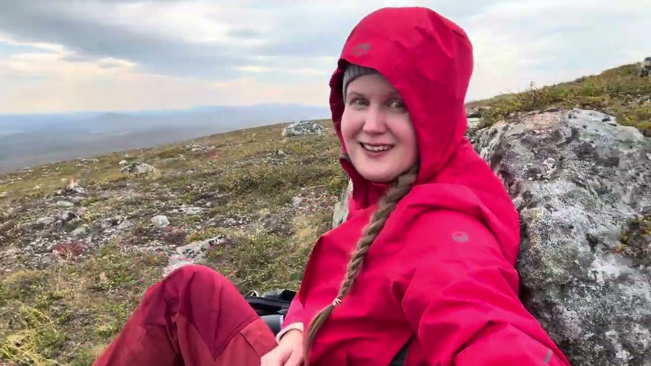 Summiting the Pyhäkero peak of Ounastunturi fell in Lapland ⛰️💚 Pallas-Yllästunturi National Park