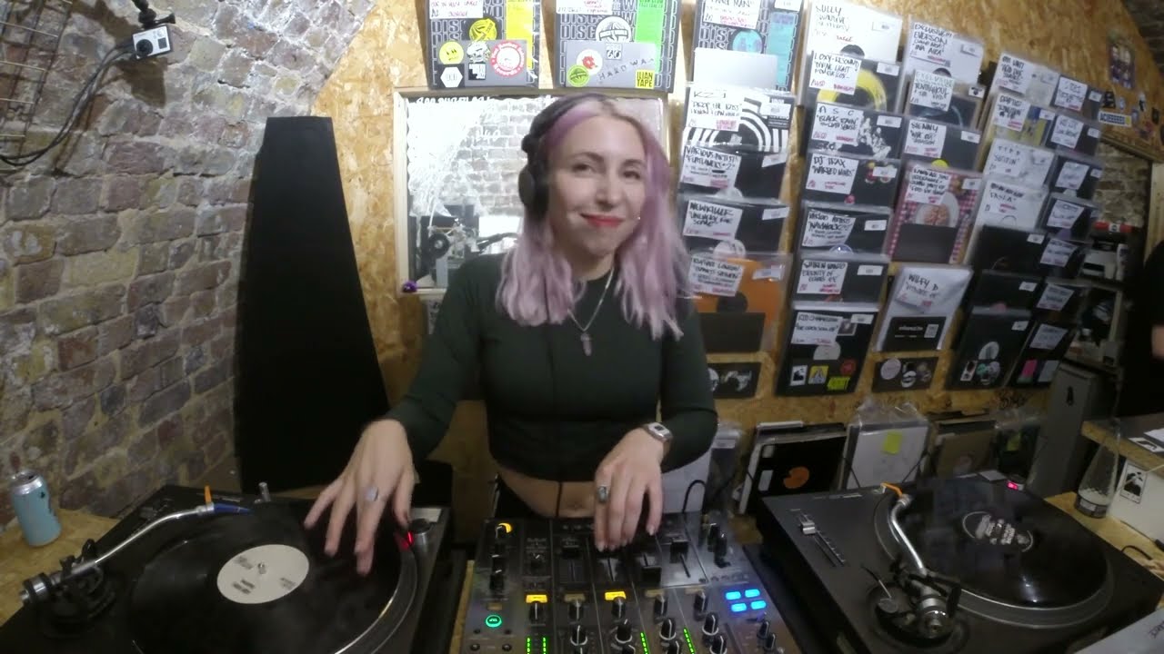 Decibella // 1-hour Vinyl Mix ~ UK Garage