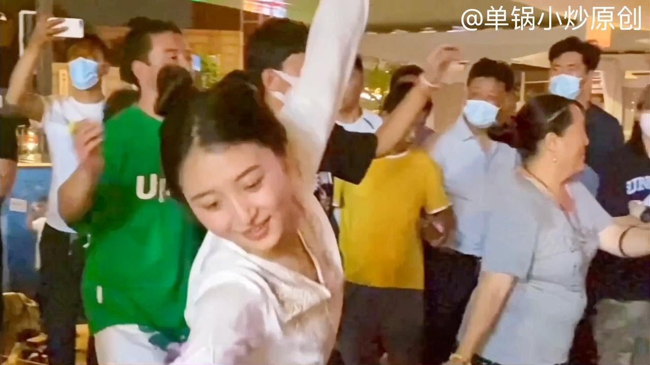 美西饶跳得认真、俏青措笑得出彩！——成都街头的藏族锅庄