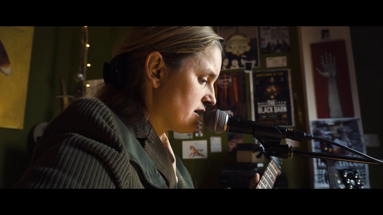 Poggy Hatton // Happy to be Alone  (GOOD NEIGHBOUR SESSIONS)