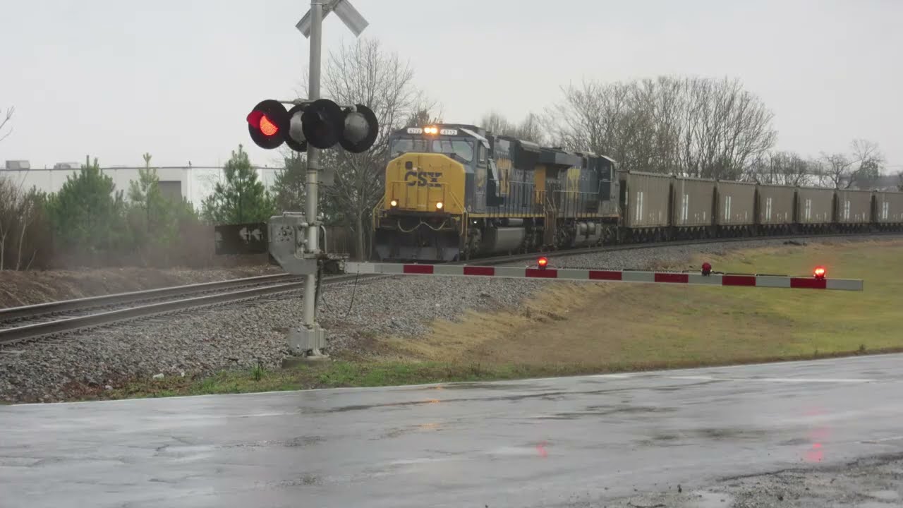 CSX M653-26 & E343-26 Meet In The Rain