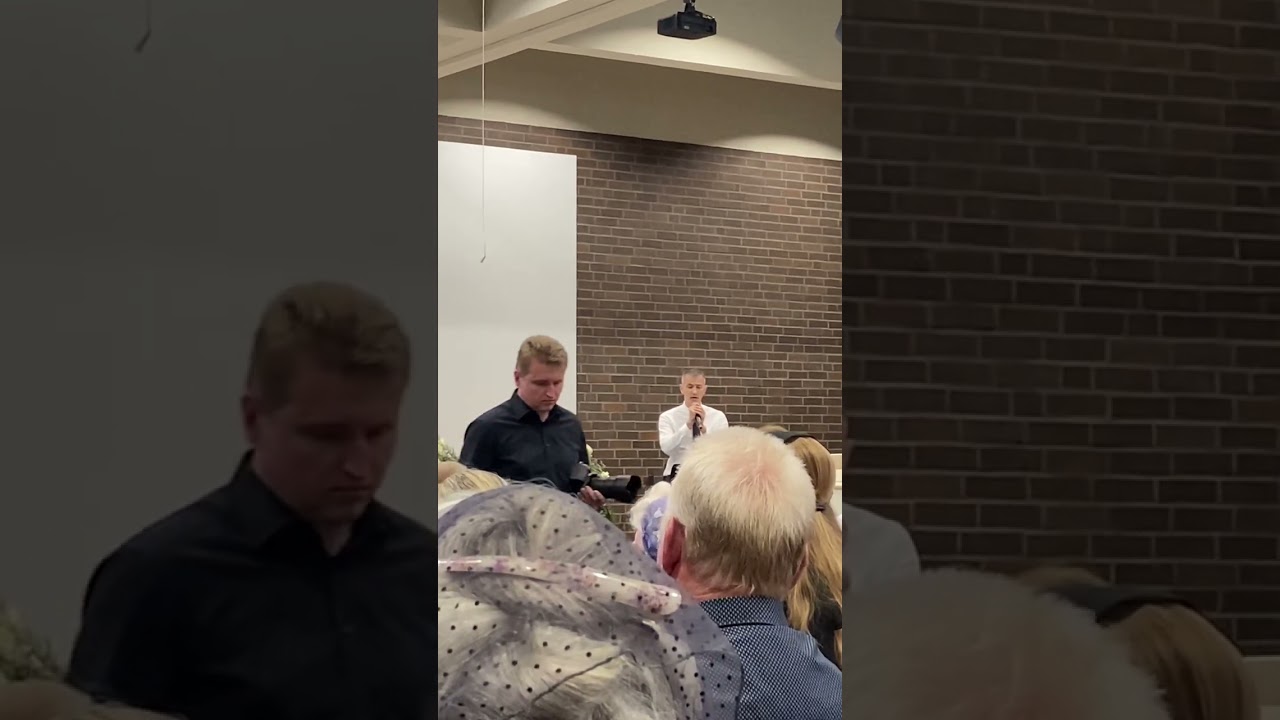 Красивая песня о Маме исполняет на похоронах Ольги Тиссен in Rhöngemeinde