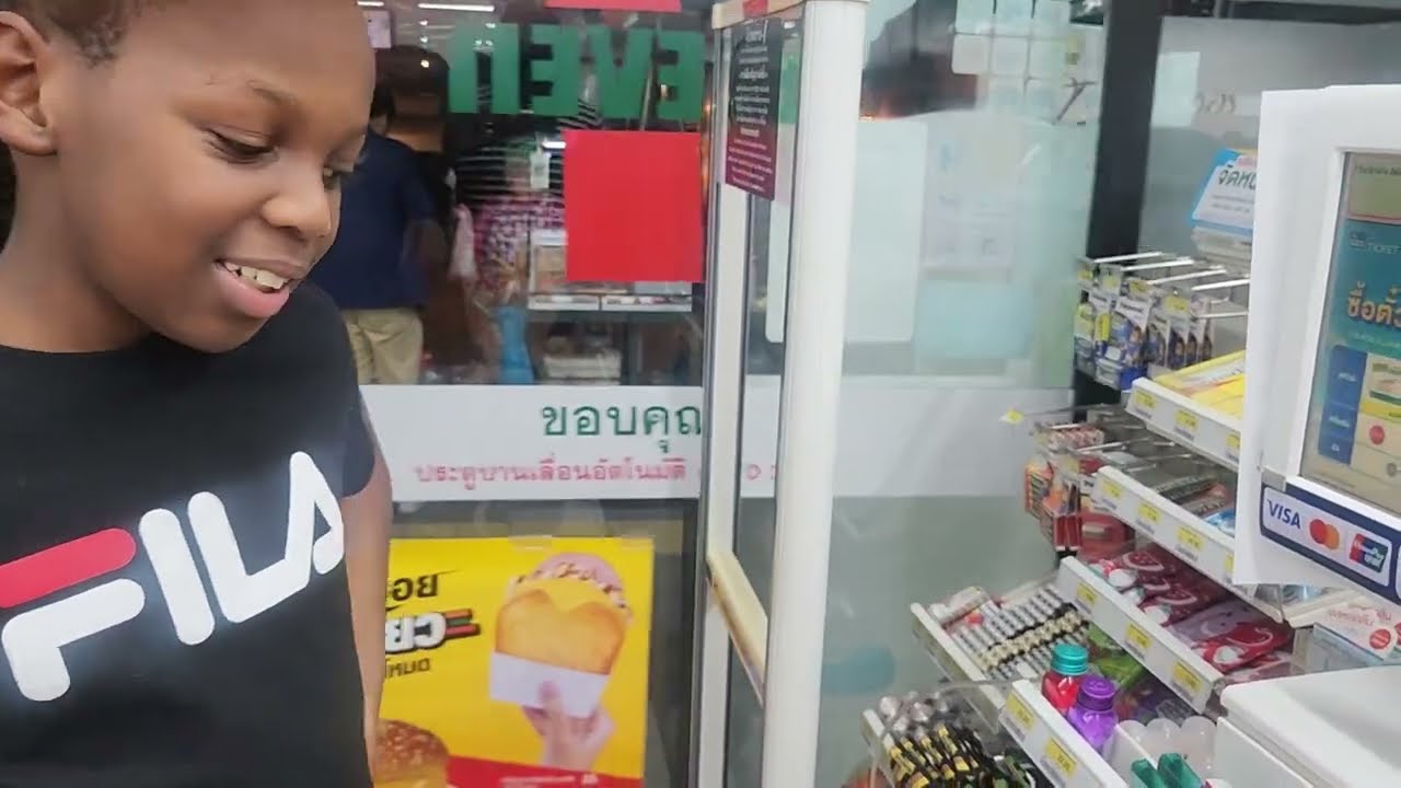 Bangkok, Thailand City Walk to Seven Eleven