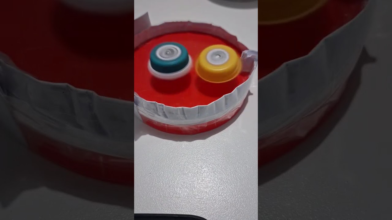 Batalha entre Sagitario e Aquario caseiros #fy  #beybladecaseira #batalhabeyblade