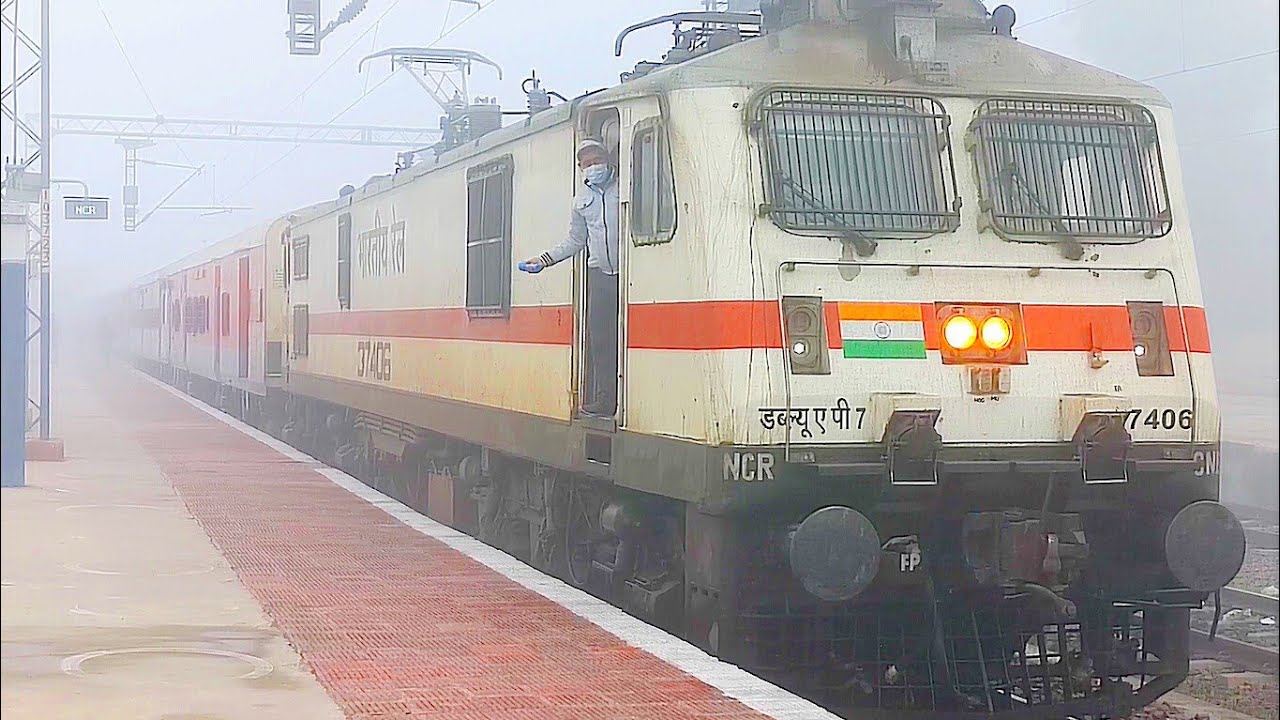 SITAPUR EXPRESS | 12108 Sitapur Superfast Exprss with Kanpur WAP-7 !!!!!!