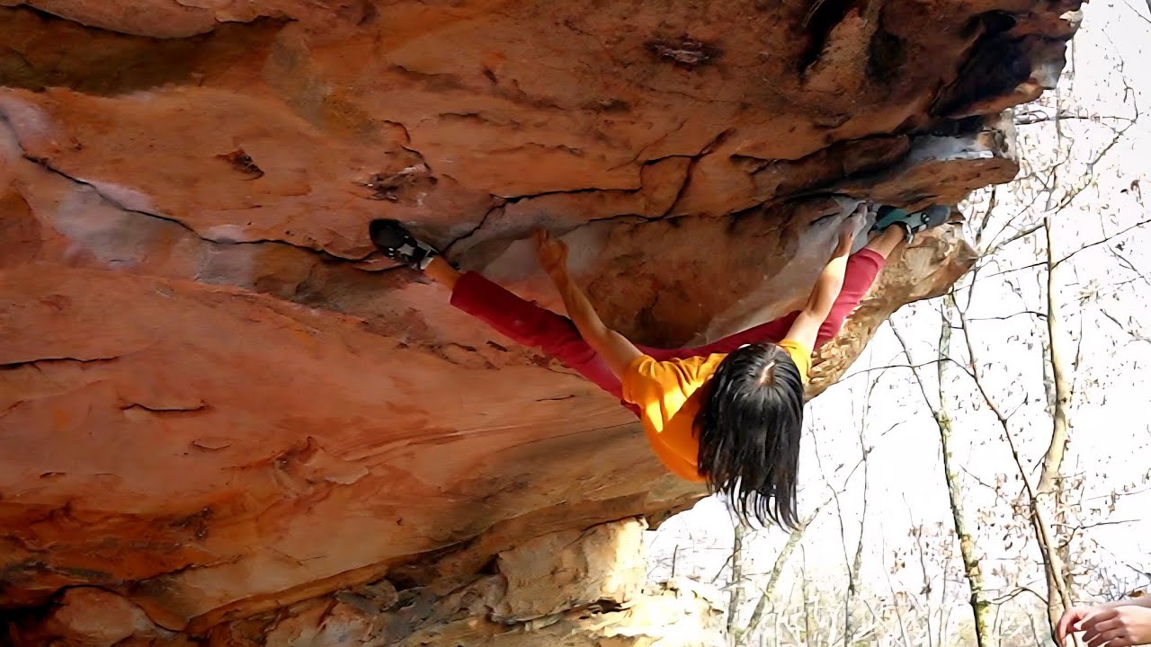 Penthouse V9 - Cumberland/Pepboys, Tennessee Bouldering (first two moves weren't caught by camera)