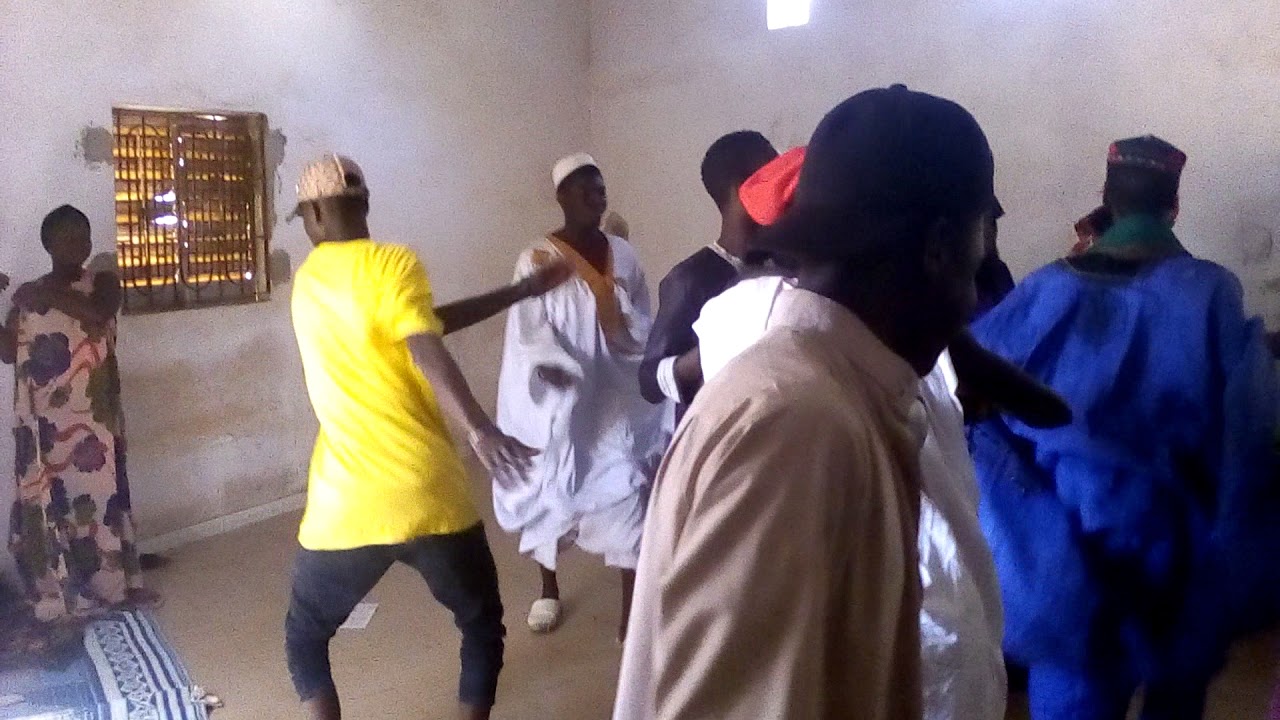 Le show Troupe th&eacute;&acirc;tre sunu euleuk de malika