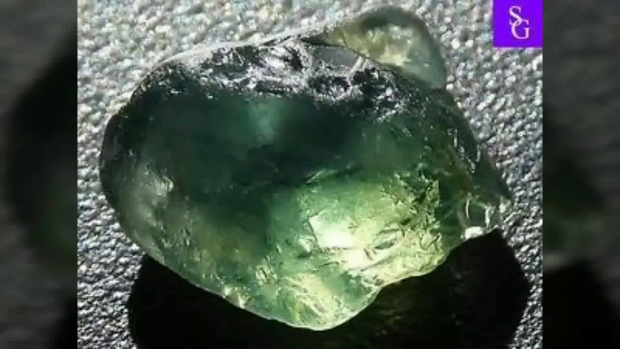 حجر المجوهرات الكريم الأزرق الزفير ( sapphire) أنواعه وأشكاله وألوانه وقساوته وكثافته للتعرف عليه