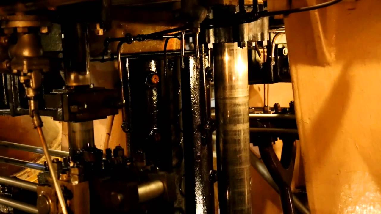 Hot and running...   Triple expansion steam engine - SS Jeremiah O'Brien