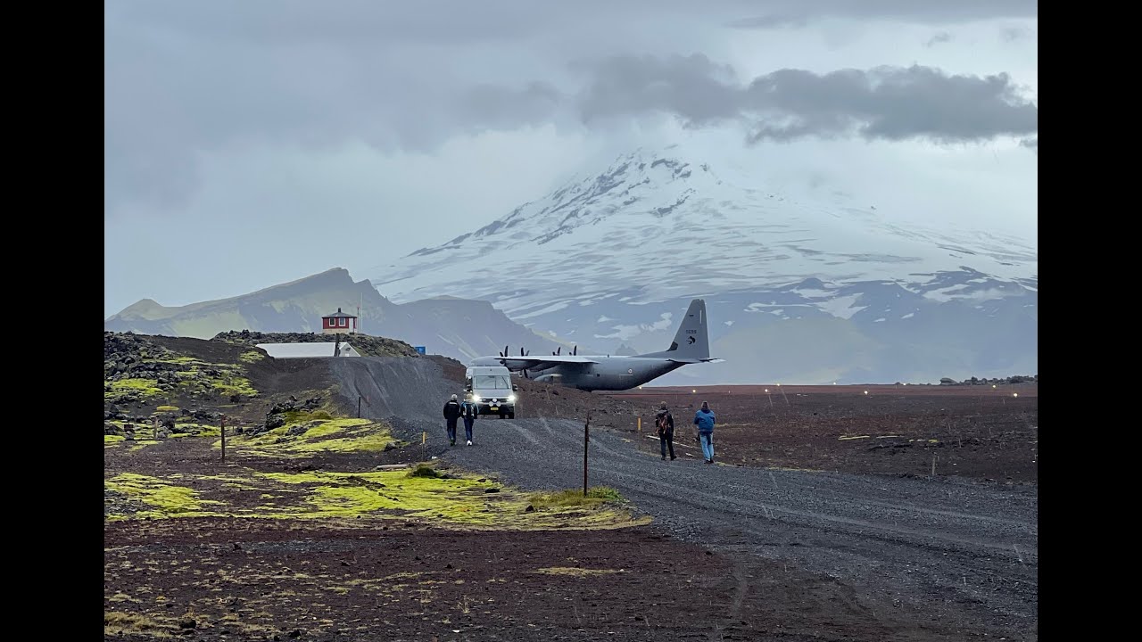 Jan Mayen (71°N 8°30’V) - Hercules C-130J landing, Olonkinbyen, Kvalrossbukta, Beerenberg 25.08.2022
