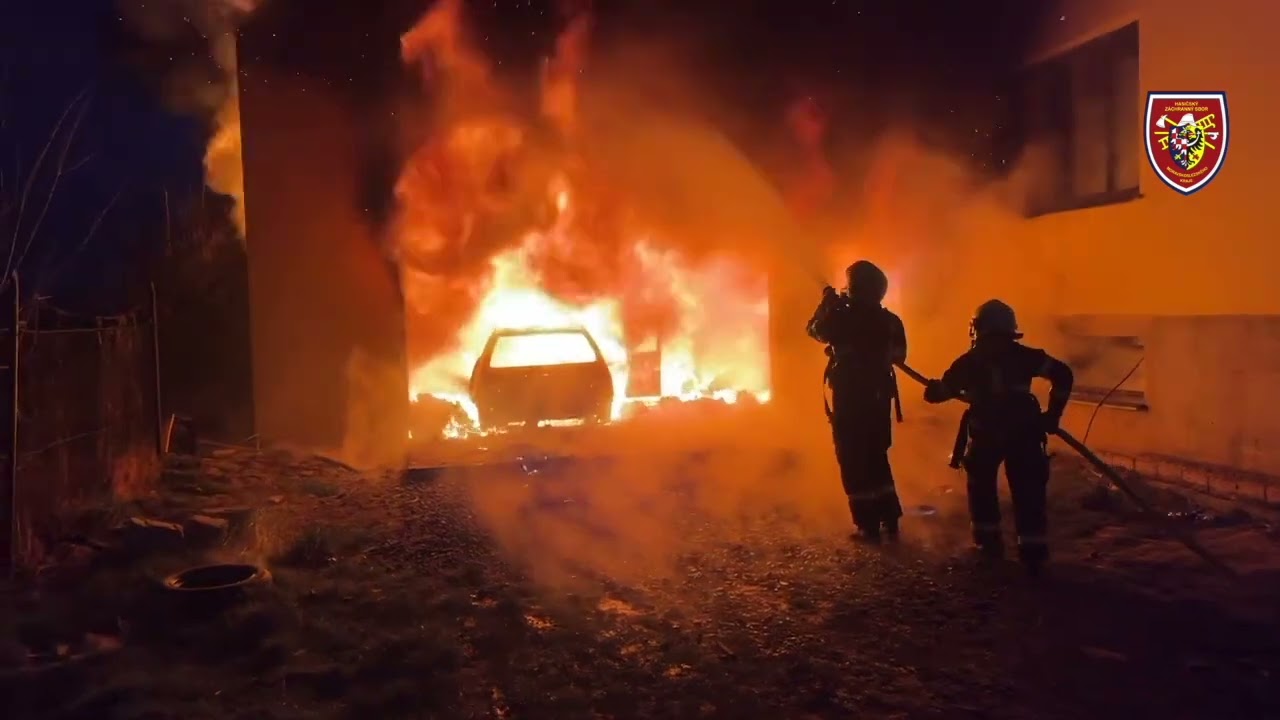 1.3.2024 V Kopřivnici hořelo auto v garáži rodinného domu | HZS MSK