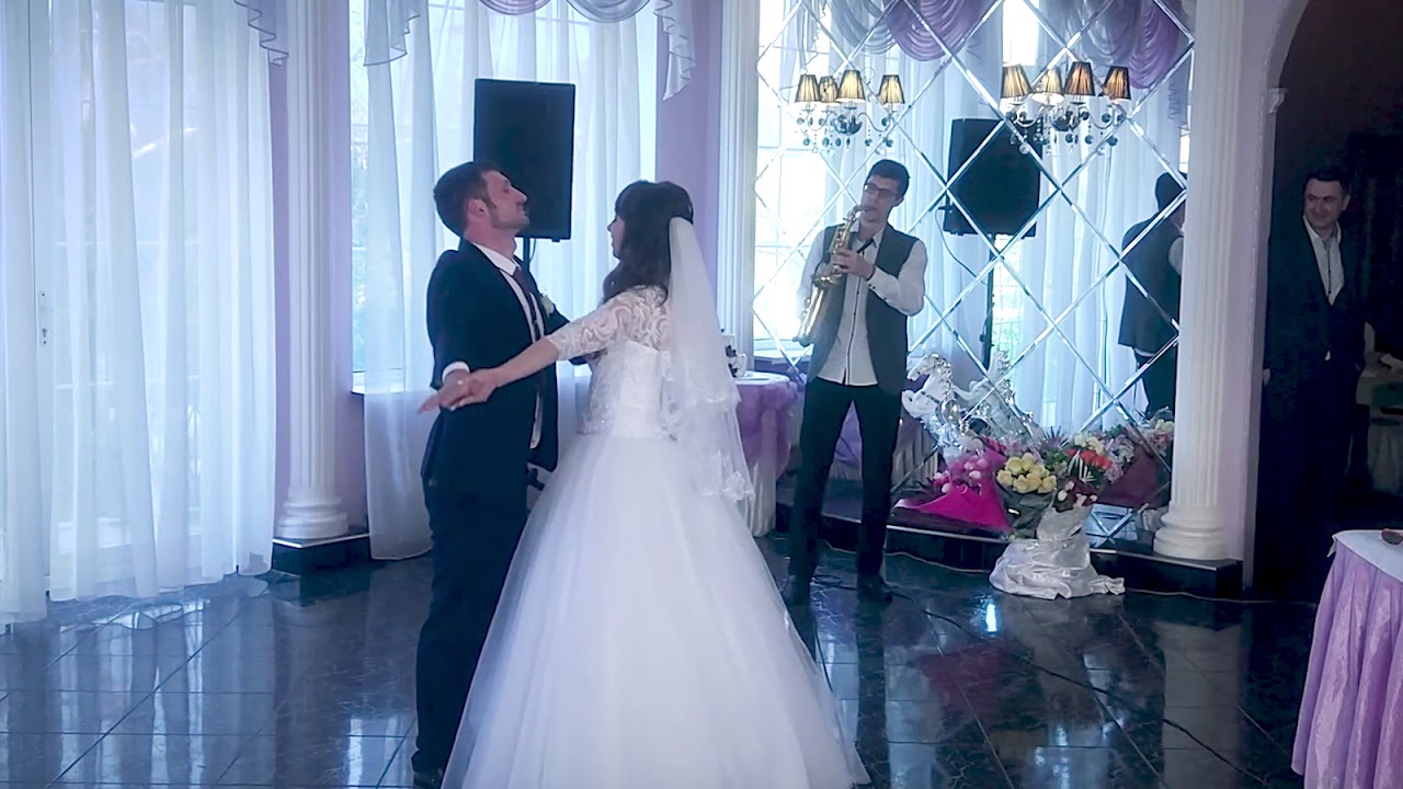Свадебный танец под саксофон