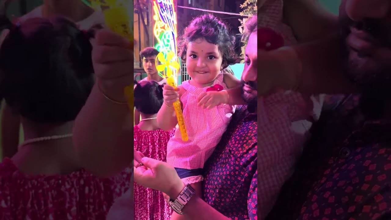 দুজন থেকে তিনজনের পূজো অনেকটা অন্যরকম 🫣