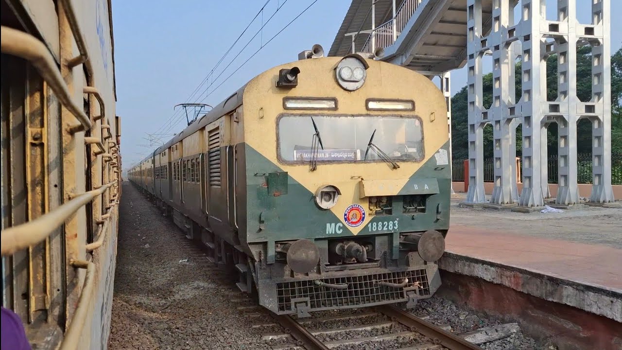 [19 IN 1] CROSSING TRAINS ON BOARD VSKP-GNT SIMHADRI EXPRESS FROM VSKP-PITHAPURAM