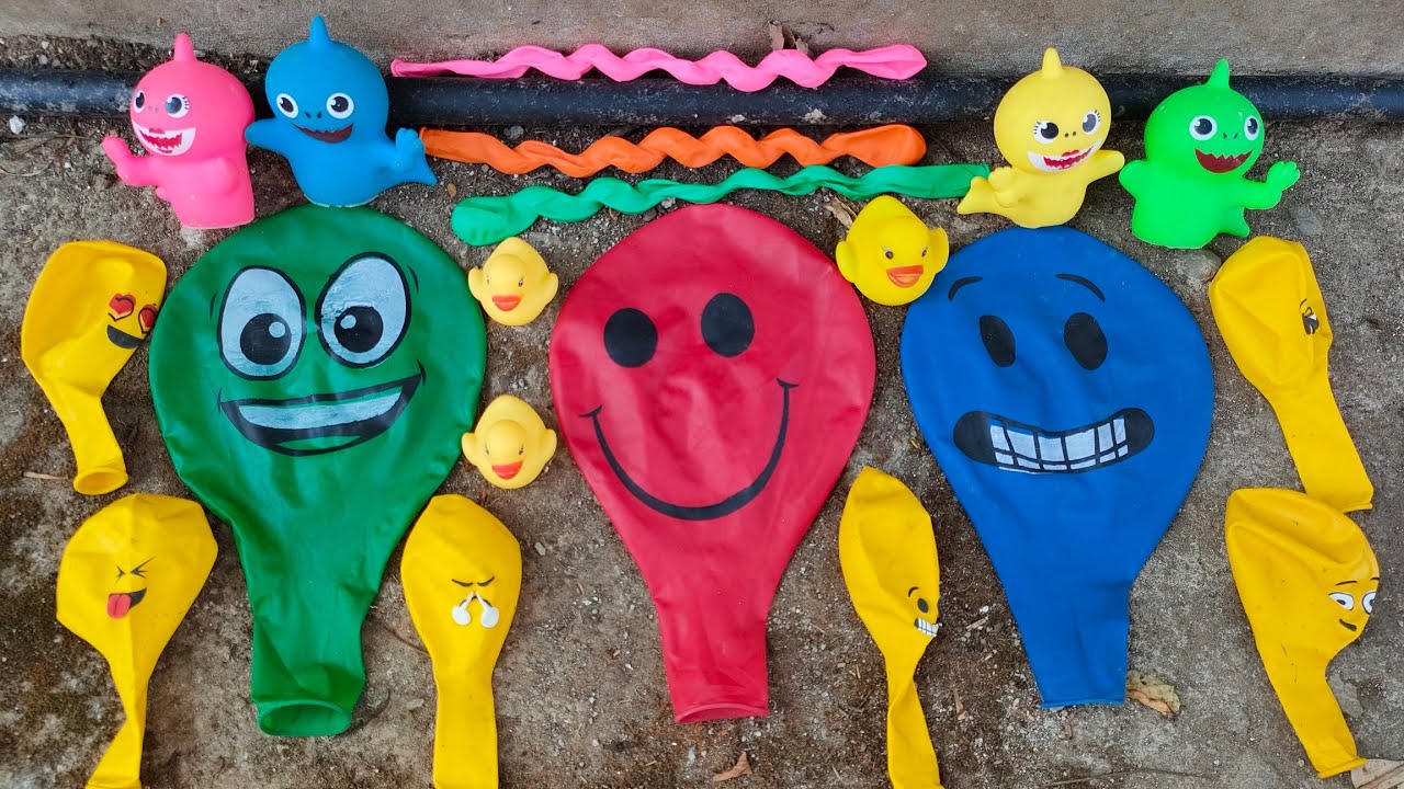 Hore,,,Ada Balon Jumbo Warna Hijau,Balon Emoji Kuning,Balon Panjang Dan Mainan Baby Sharks Di sungai