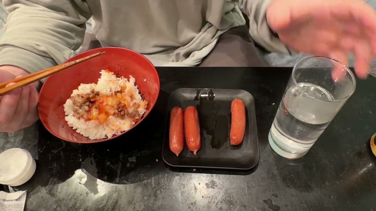 朝食 納豆キムチご飯 ウインナー