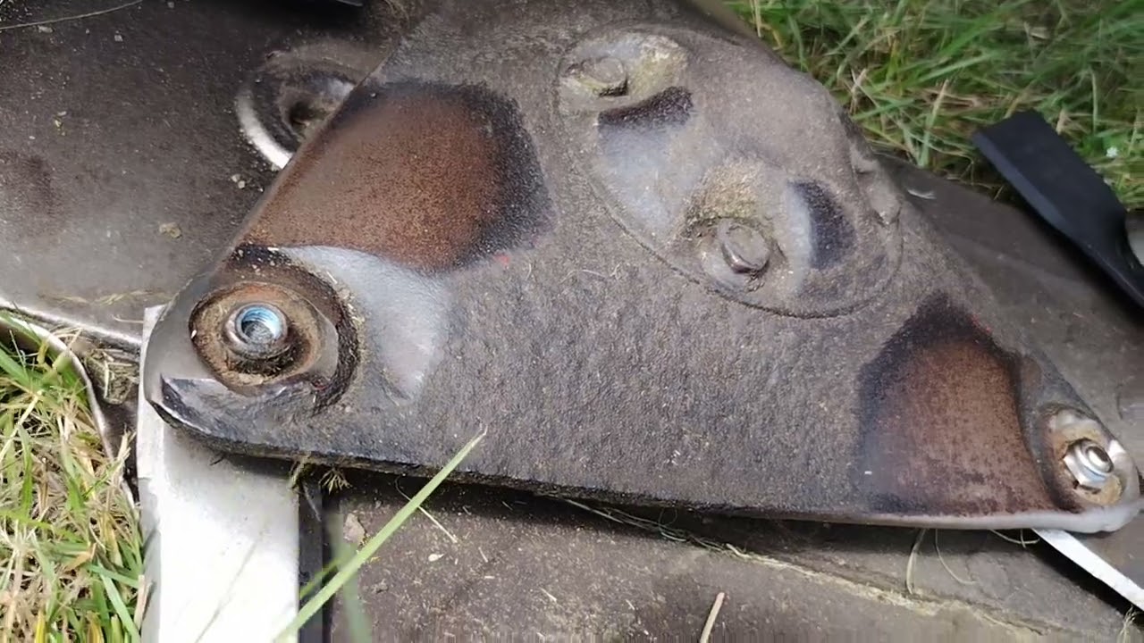 Changing blades on a Vicon CM240 rotary hay cutter