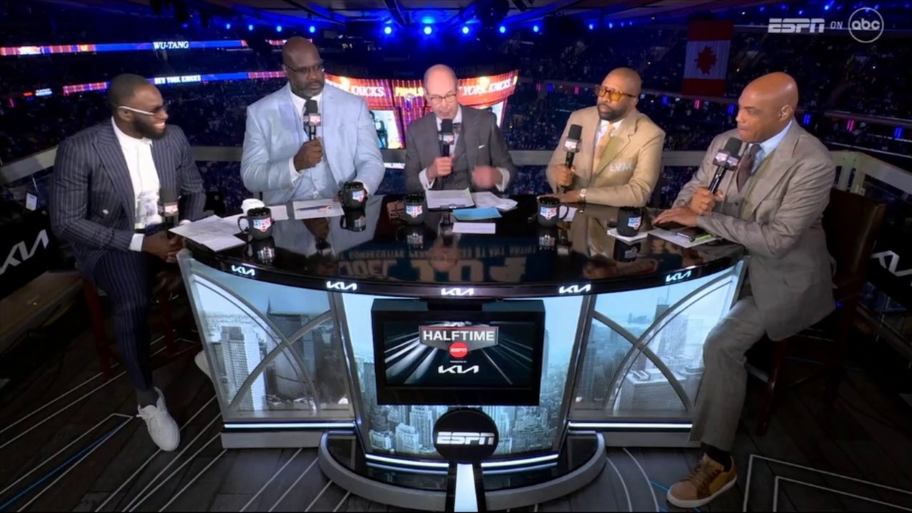 Inside the NBA | Shaq & Chuck react to Spurs crush Knicks 76-49 in Halftime; Jalen Brunson: 19 PTS
