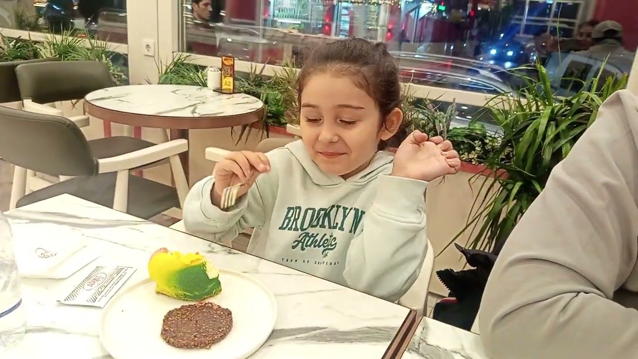 Narin babasıyla tatlı yemeğe çıktı ❤️ çantasında neler var 😎
