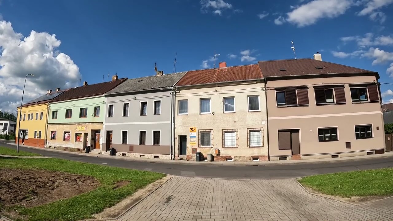 CZ: Svatava (Zwodau). Karlovarsk&yacute; kraj. Eindr&uuml;cke aus der Ortsmitte. Mai 2024