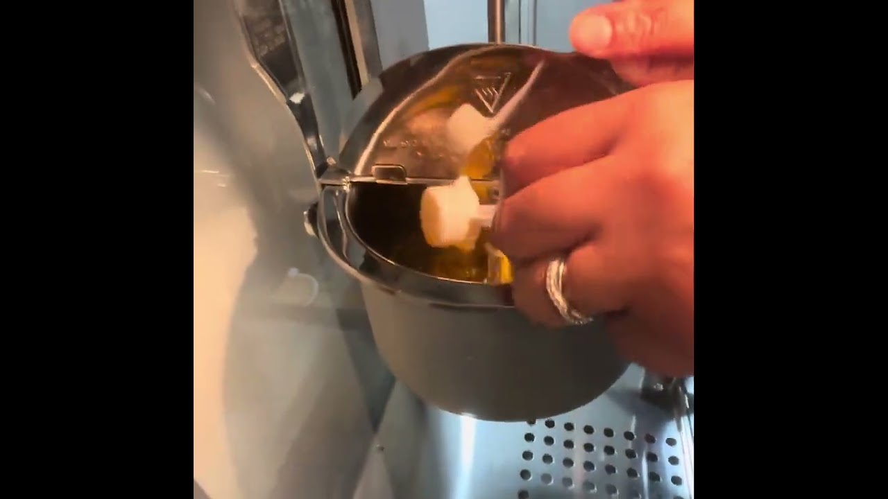 Nostalgia Electrics Vintage 8 oz. Popcorn Maker Demo