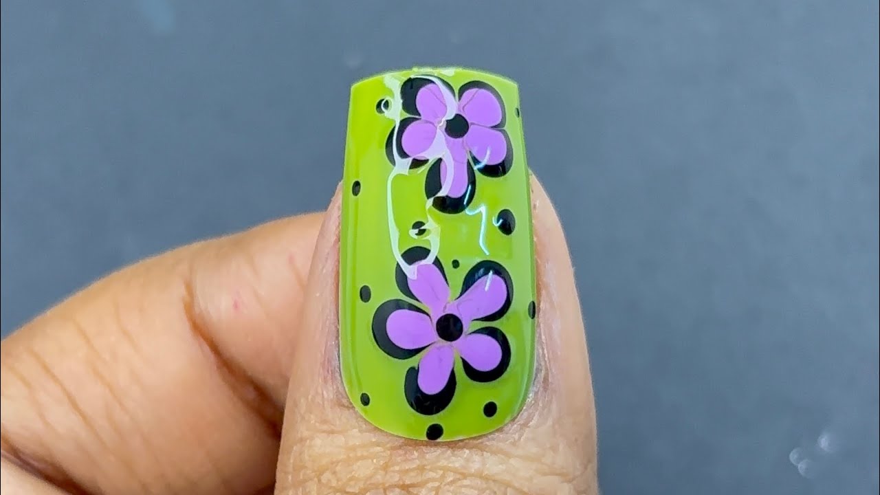 Beautiful flowers & glitter nails 💅 design for beginners #youtubevideo #simplenails #subscribe |