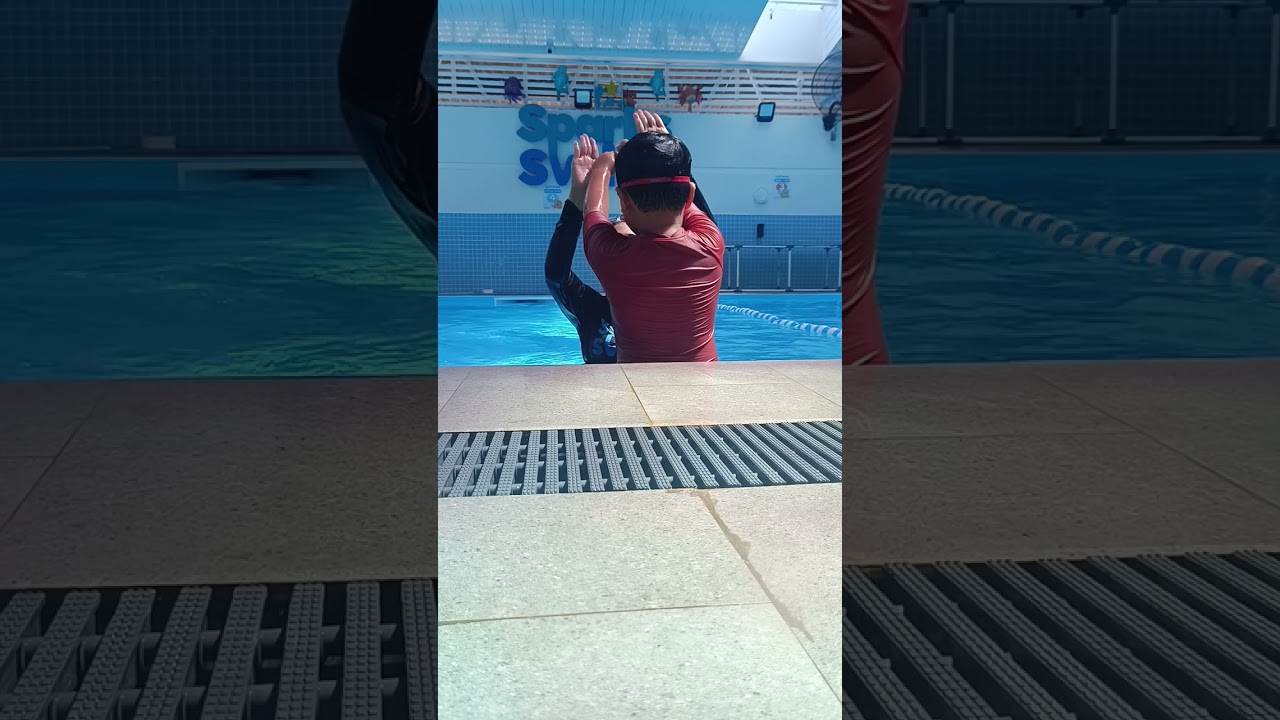 Noel belajar berenang di spark swim 