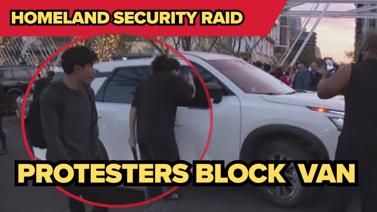 Protesters block HSI van during Zipps scene as agents detain people