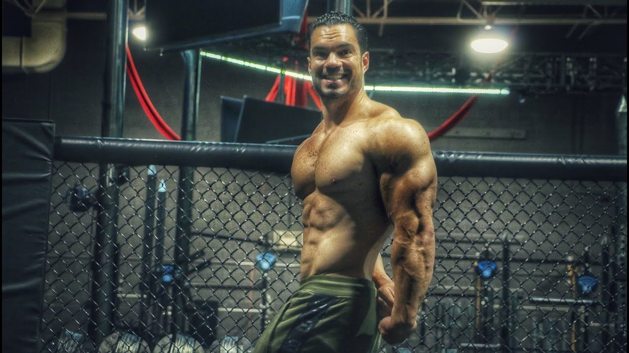 4 MEILLEURS EXERCICES TRICEPS POUR AVOIR DES BRAS ENORMES