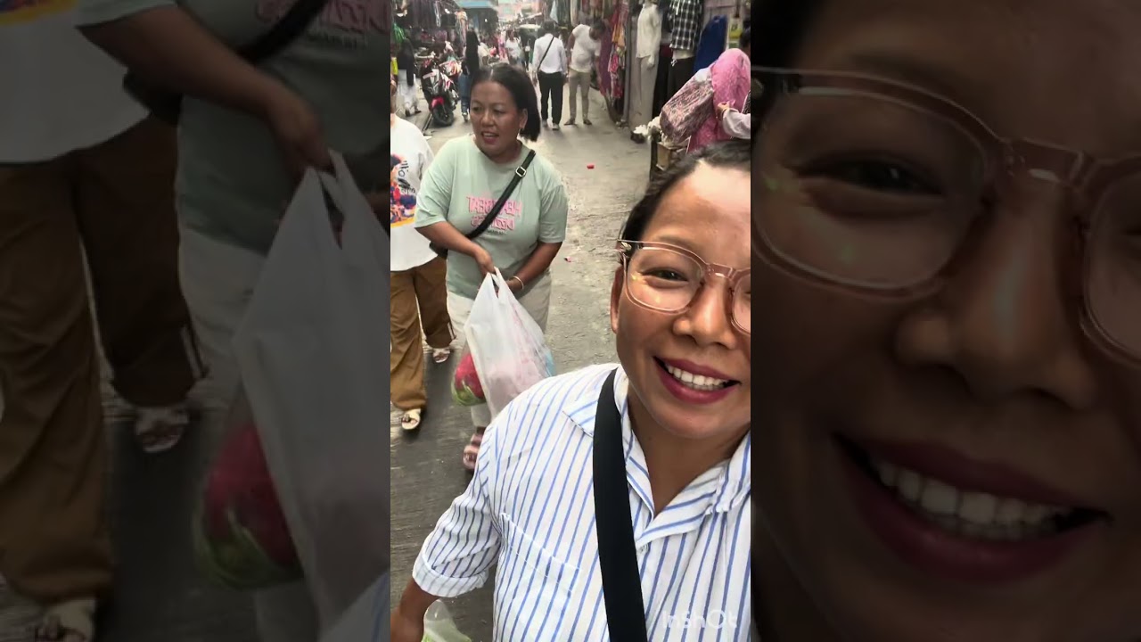 Visiting 99 shop with my sisters 