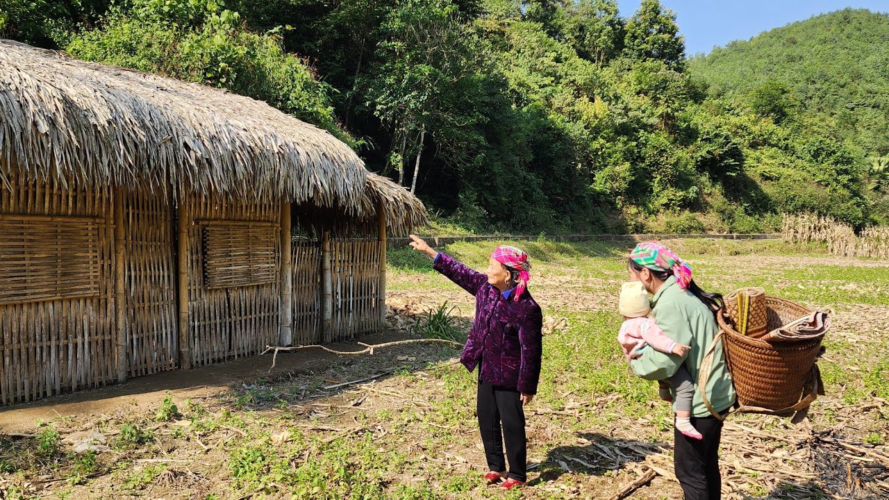 Мать-одиночка к счастью встретила проходящую мимо старушку, которая ей помогла.