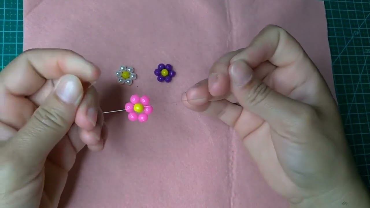 Aplique flor feito de miçanga