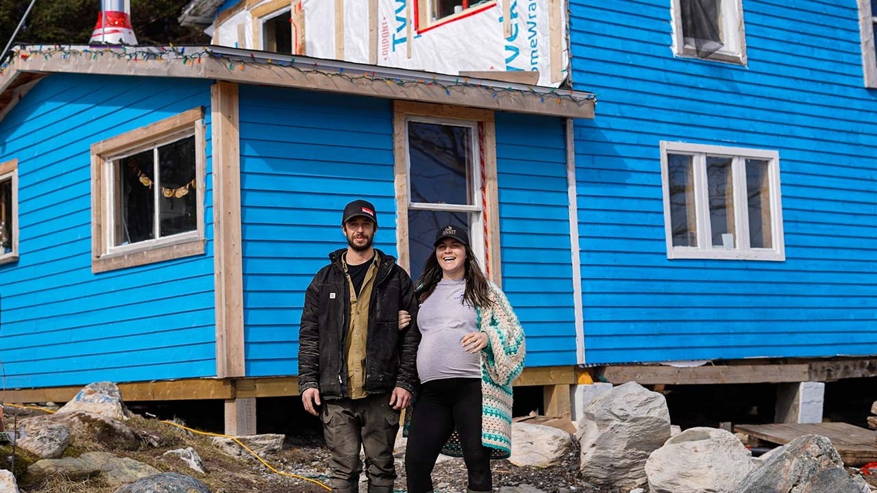 Мы демонтировали последний прогнивший пол в нашем столетнем доме, работающем автономно от централ...