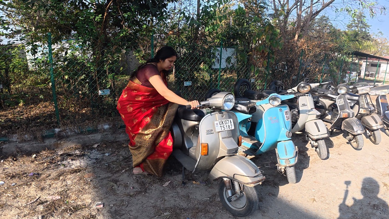 Girl Reveals Her Full 2-Stroke & 4-Stroke Scooter Collection 🔥 Old vs New Power! #priyankakhanduri