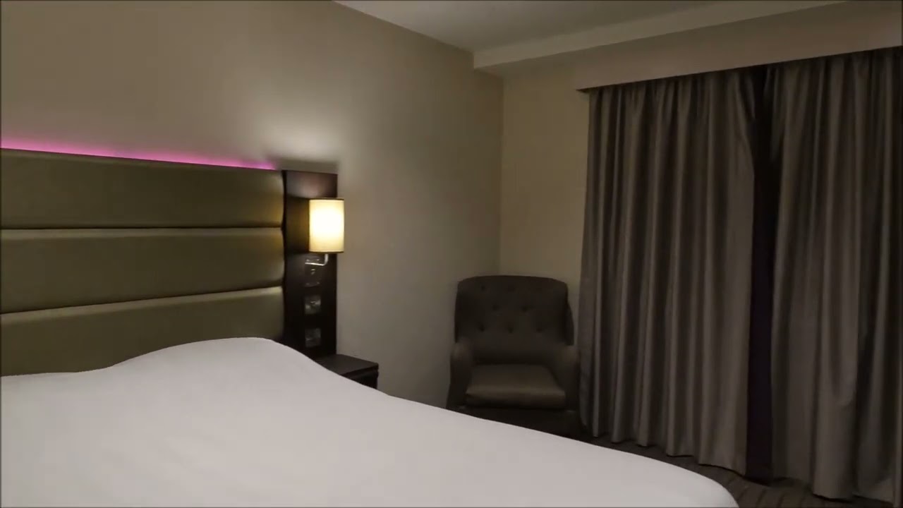 Standard Double Room In A Premier Inn - Slough Central South - October 2022 | kittikoko