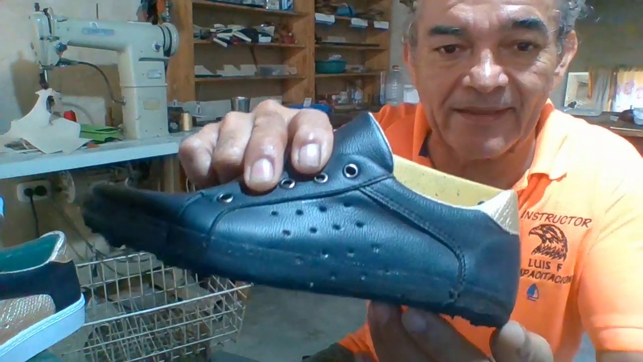 MONTAJE Y ENSUELADO TÉCNICAS DE PEGADO RASPAR EL SINTÉTICO PARA PEGAR LA SUELA EN ZAPATO DEPORTIVO