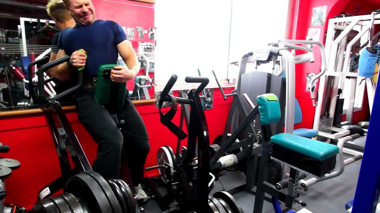 Michael Gundill performs one arm iso row on Hammer Strength