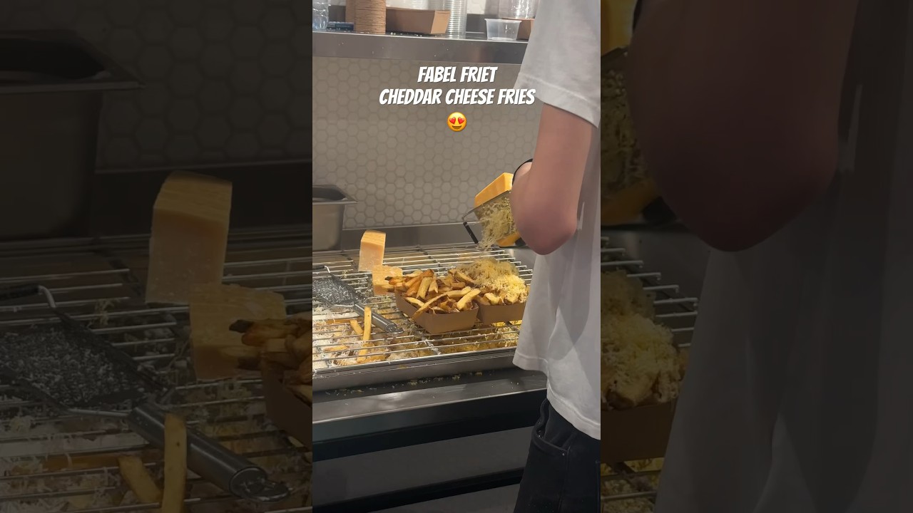 Fabel friet in Amsterdam 😍! #foodie #travelblog #food #travelvideo #amsterdam #vlog #travelvlog
