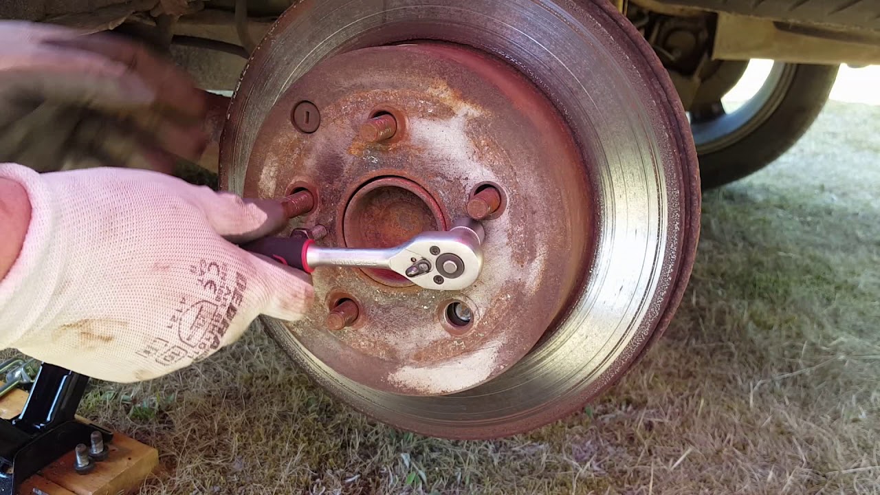 COROLLA VERSO D4D 2.2 Wymiana szpilki/Rear bolt replacement