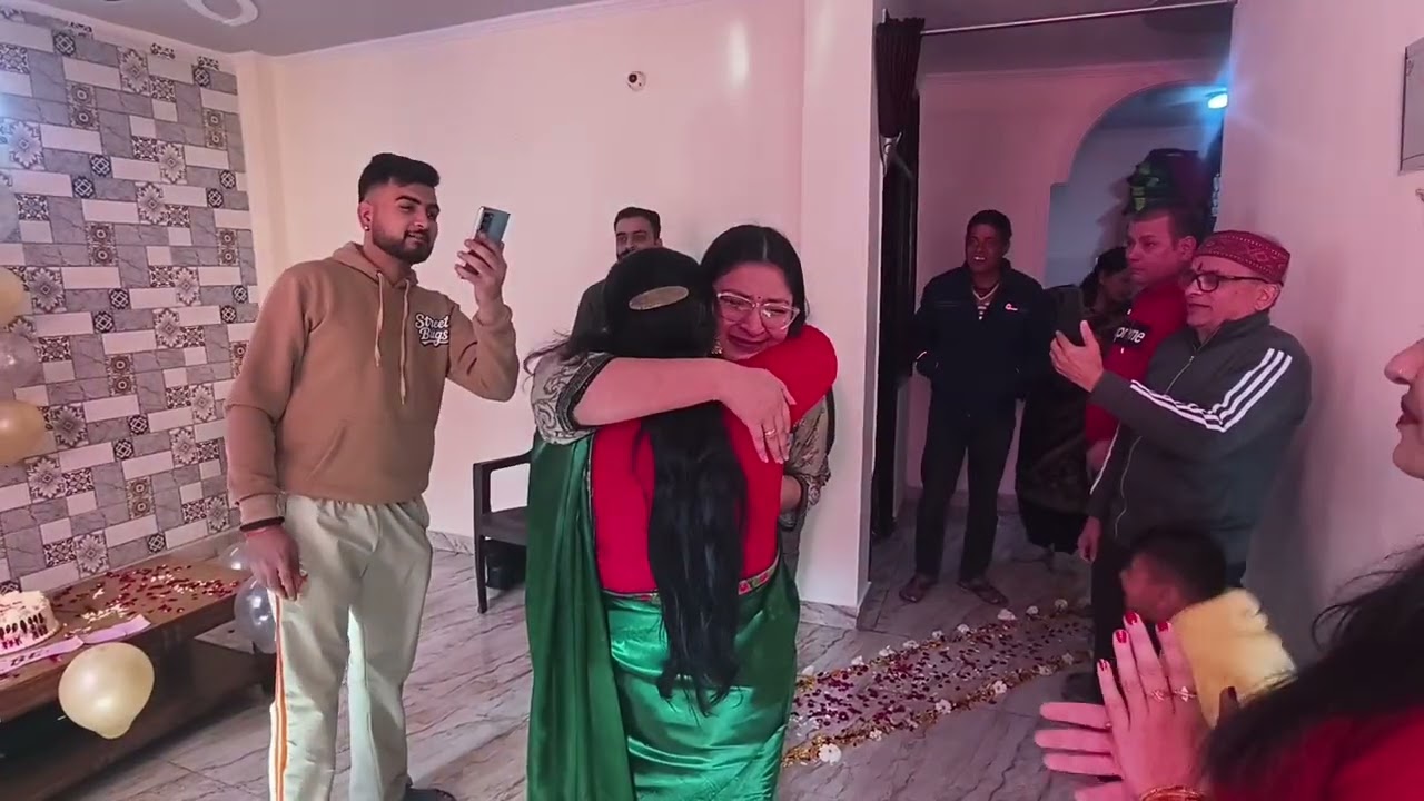 Nikki ki shaadi se pehle Cake cutting 