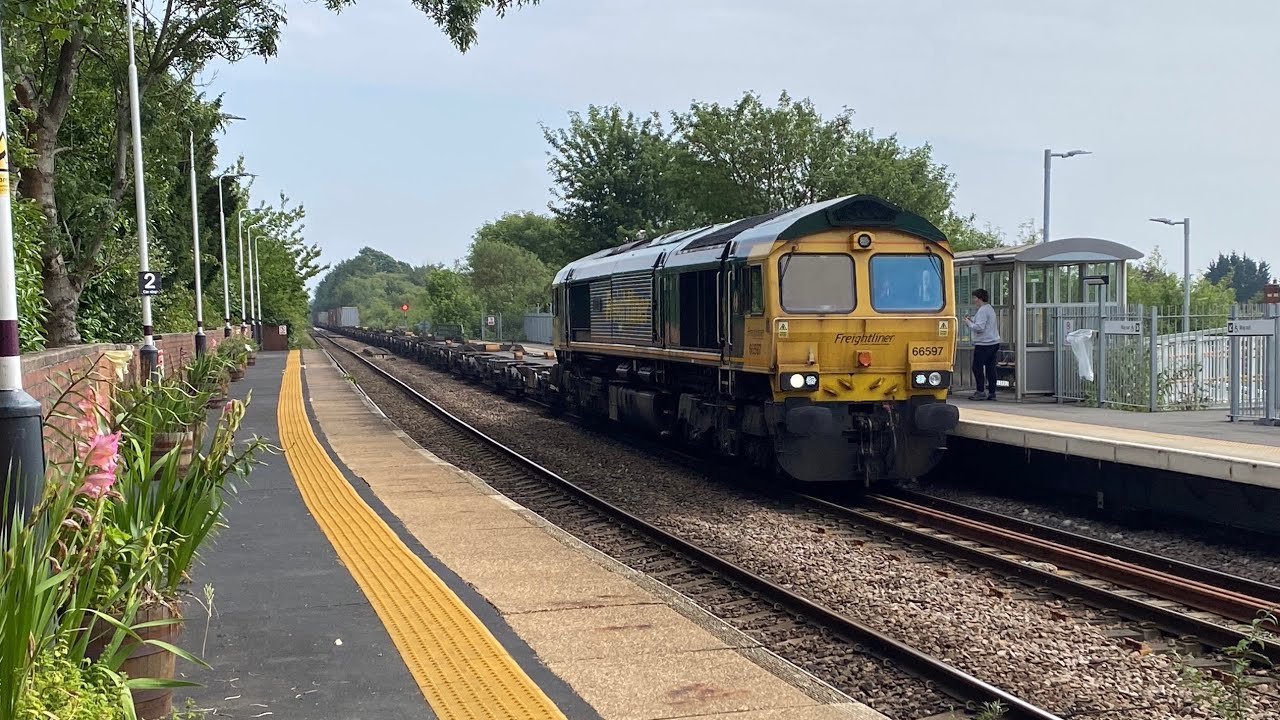 It must be Freightliner Friday! “Viridor” 66597 4E24 with 15 containers 15;03 41L 25/7/2025