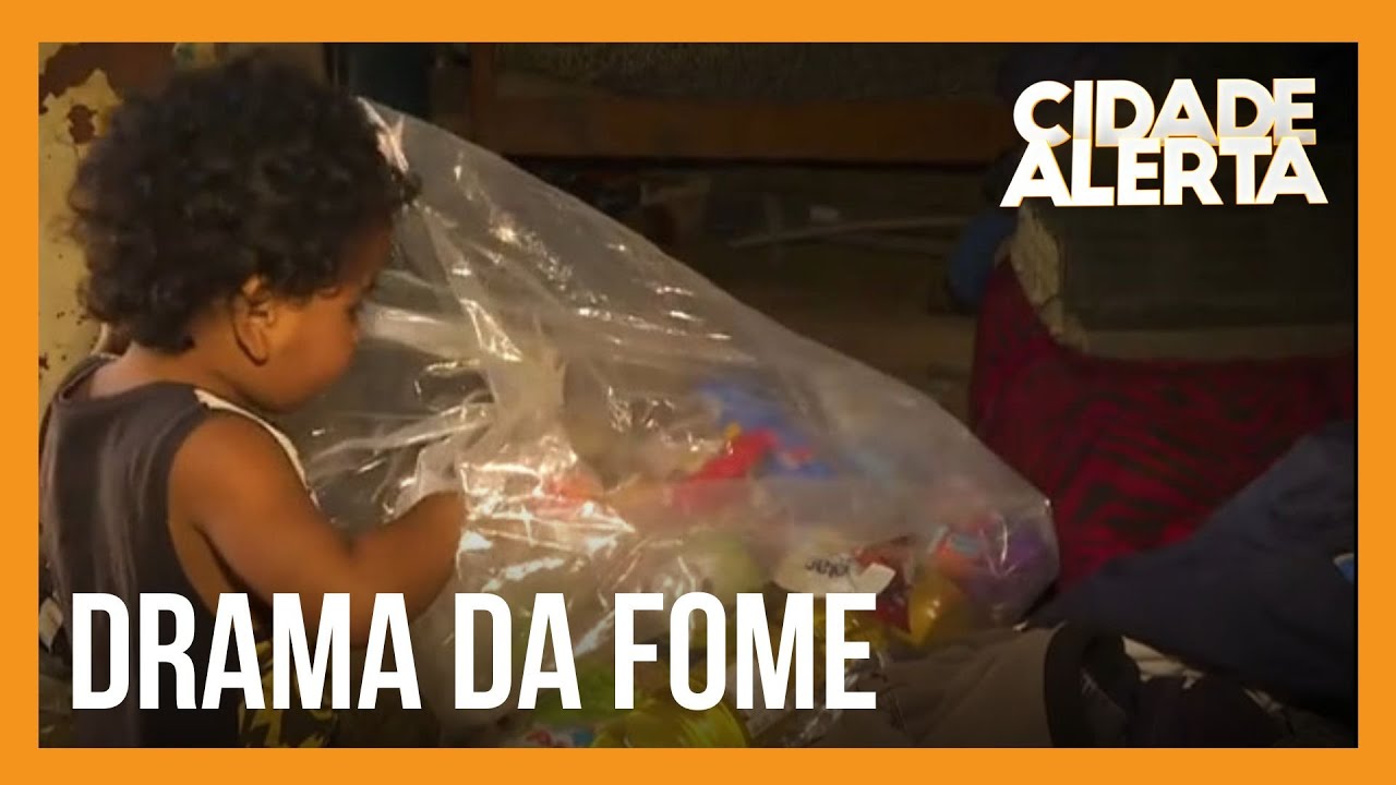 Cidade Alerta faz entrega surpresa de alimentos em comunidade de SP