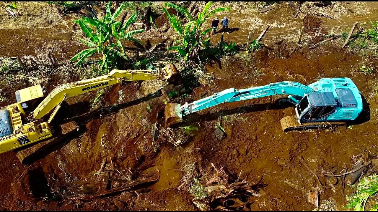 Kobelco Excavator I'm working alone because I have a Komatsu Excavator to work with #kobelcosk200