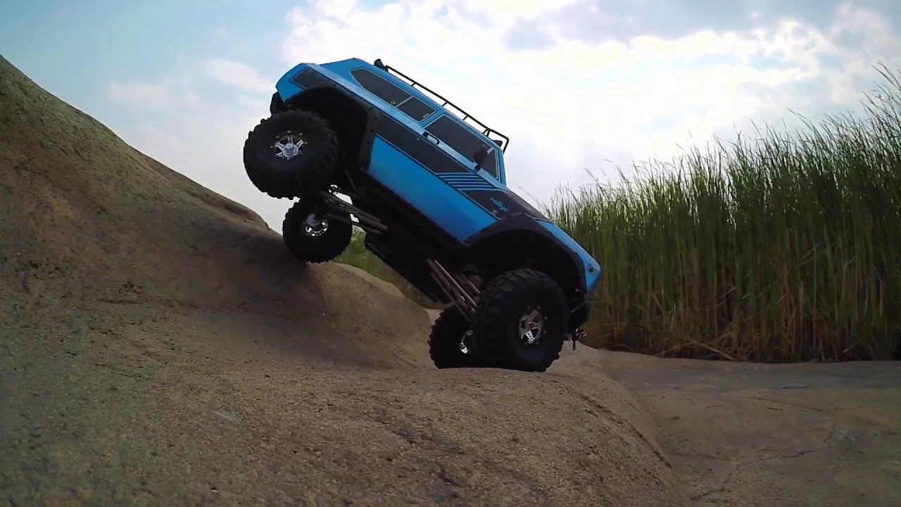 Axial SCX10 II DEADBOLT VS Redcat GEN 8. Let's see what happens.