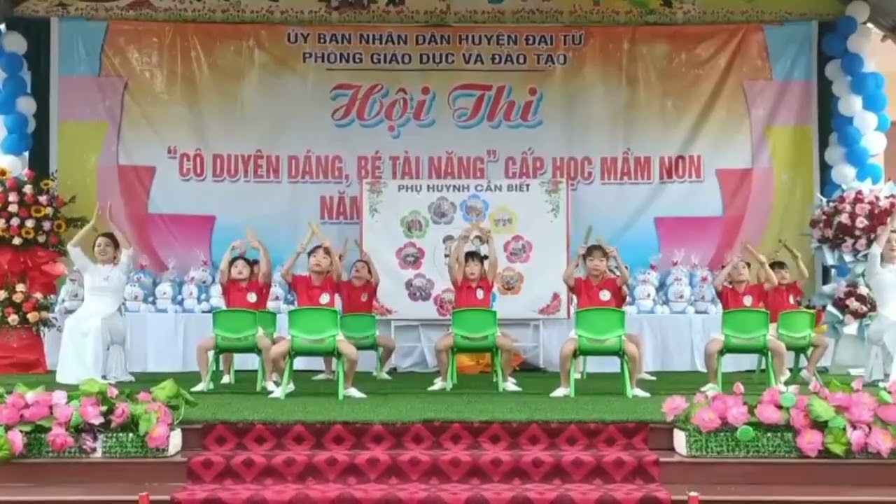 Phần thi chào hỏi hội thi: Cô duyên dáng bé tài năng trường mầm non Hoàng Nông