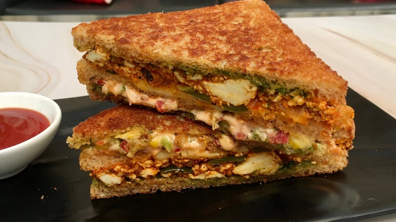 स्ट्रीट स्टाइल स्पेशल पनीर टिक्का मसाला सैंडविच | Paneer Tikka Stuffed Club Sandwich | Tawa Sandwich