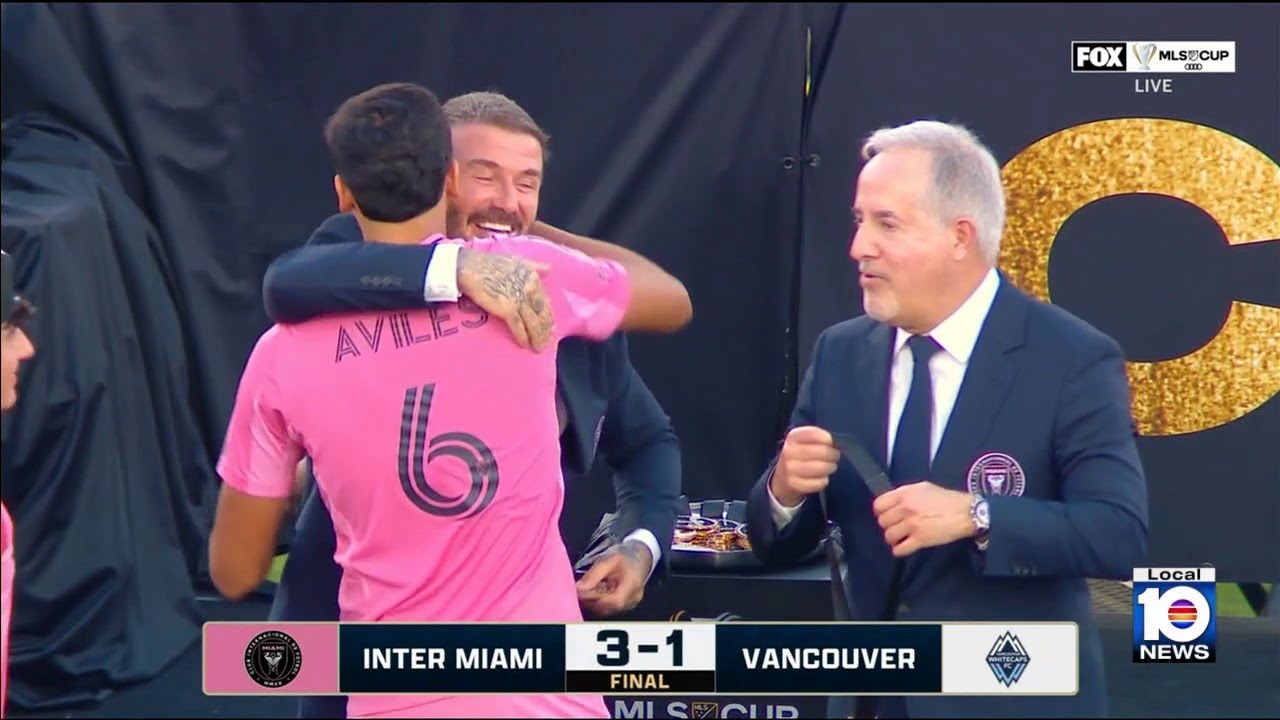 David Beackham and Jorge Mas gives Inter Miami players medals