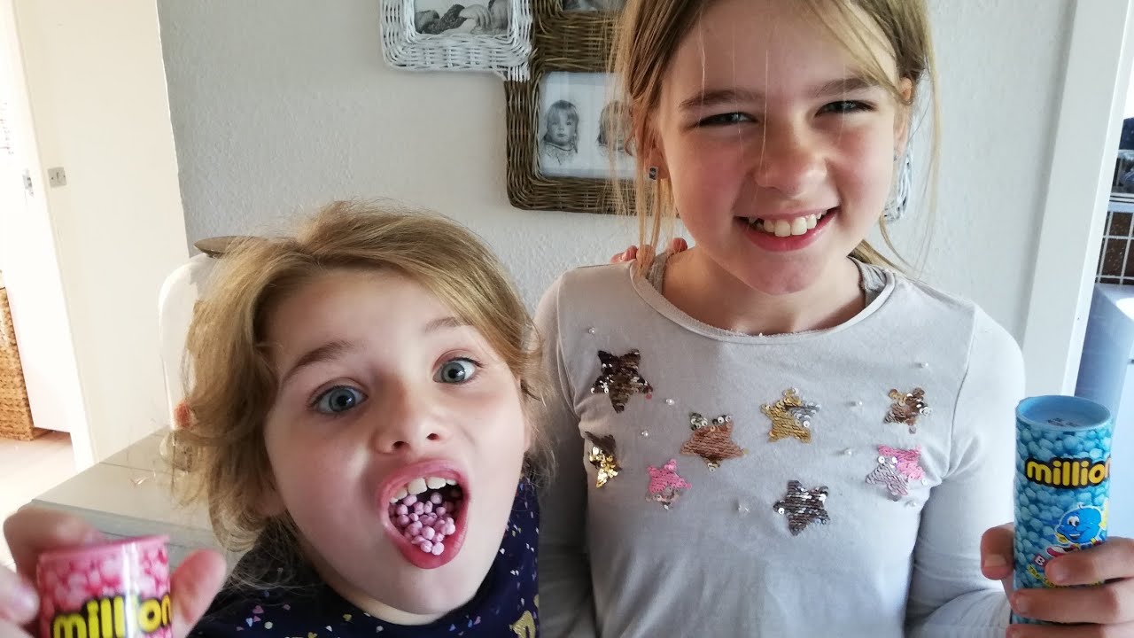 Malle & Fia er ALENE HJEMME imens vi handler🛍️SE Hvordan det går...
