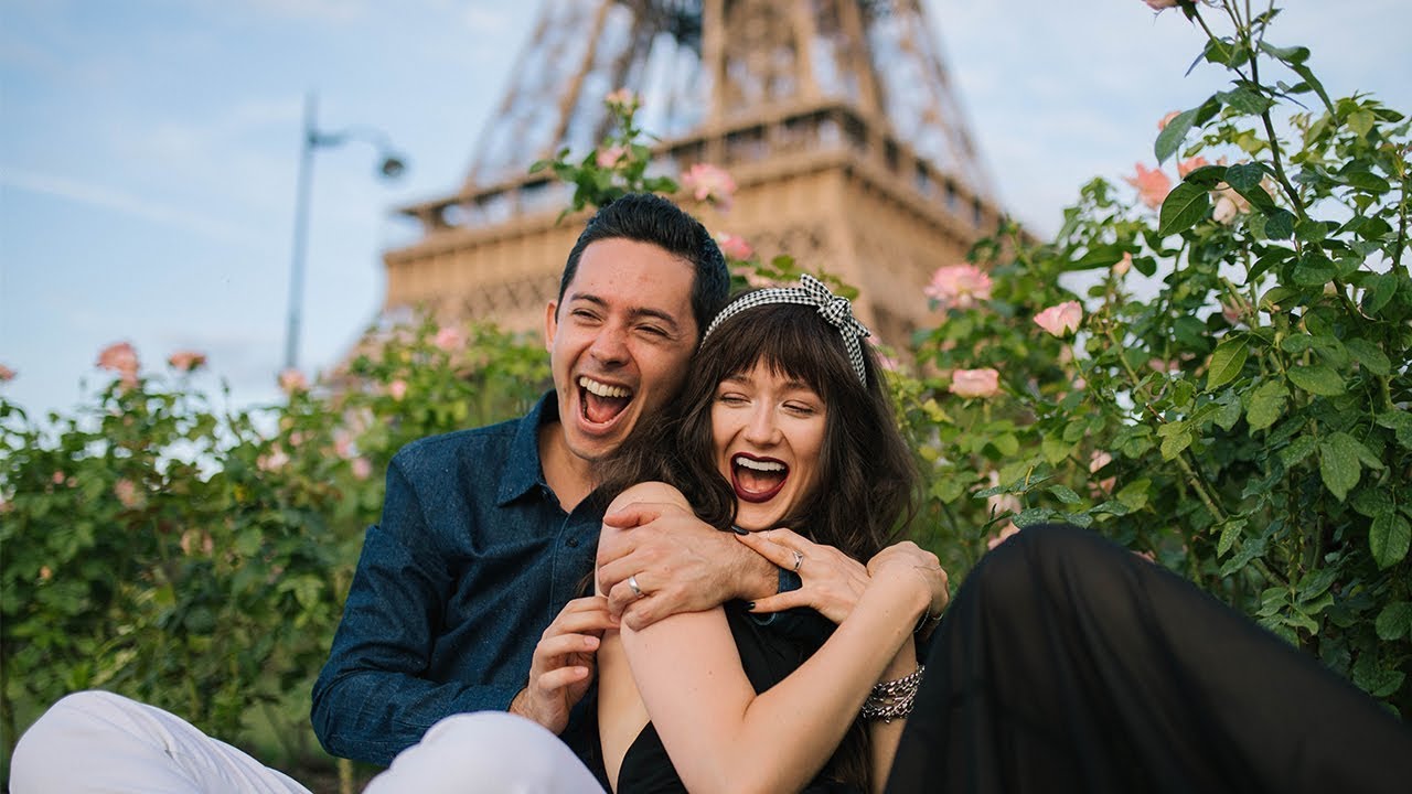 PARIS COUPLE PHOTOSHOOT at the Eiffel Tower